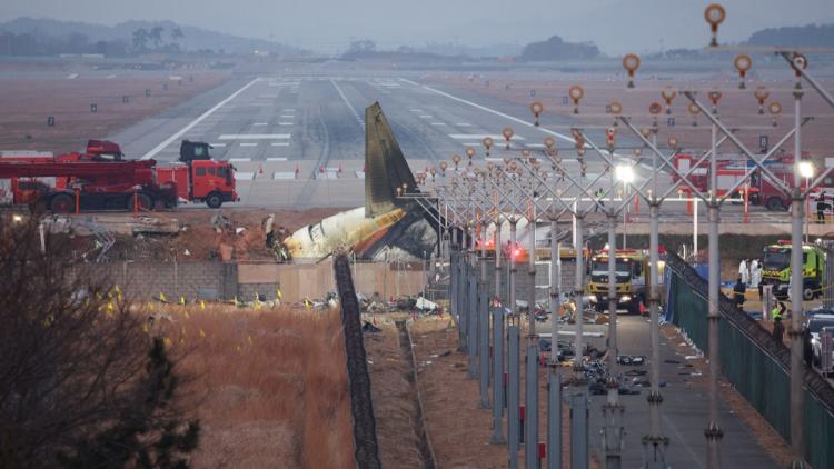 la présence du mur heurté par l’avion en bout de piste fait polémique