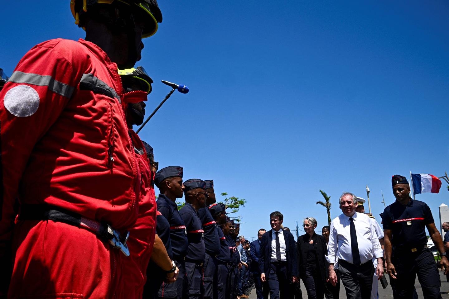 François Bayrou, en déplacement à Mayotte, annonce une batterie de mesures pour la reconstruction de l’île