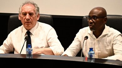 après Mayotte, François Bayrou achève son déplacement à La Réunion, importante base logistique pour l’aide vers l’archipel