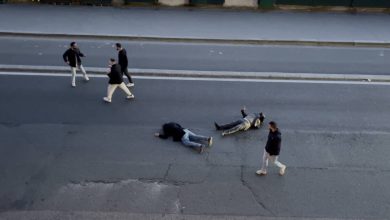 Images de nouvelles violences commises en rue par des policiers d’un commissariat parisien – Libération