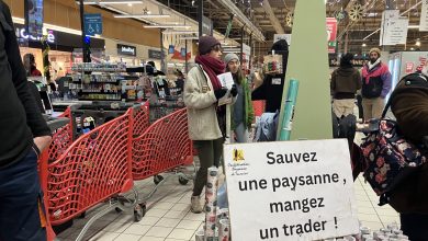 la Confédération paysanne bloque le magasin Auchan de Saint-Cyr-sur-Loire