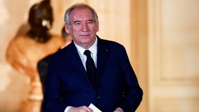 En direct, François Bayrou Premier ministre : La France Insoumise refuse de participer aux consultations organisées lundi à Matignon – Le Monde