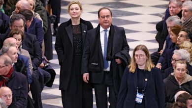 François Hollande vu avec une écharpe du rugby club de Brive