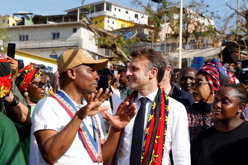 A Mayotte, Emmanuel Macron face à la colère des victimes