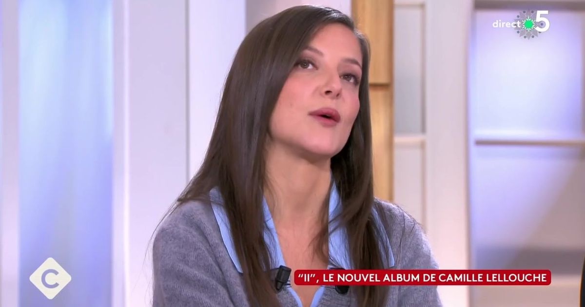 « Comme s’il m’avait abandonnée » : Émue, Camille Lellouche rend hommage dans « C à vous » à l’un de ses musiciens décédé