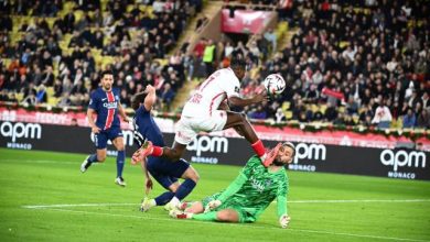 Wilfried Singo rate son tir et frappe Gianluigi Donnarumma au visage