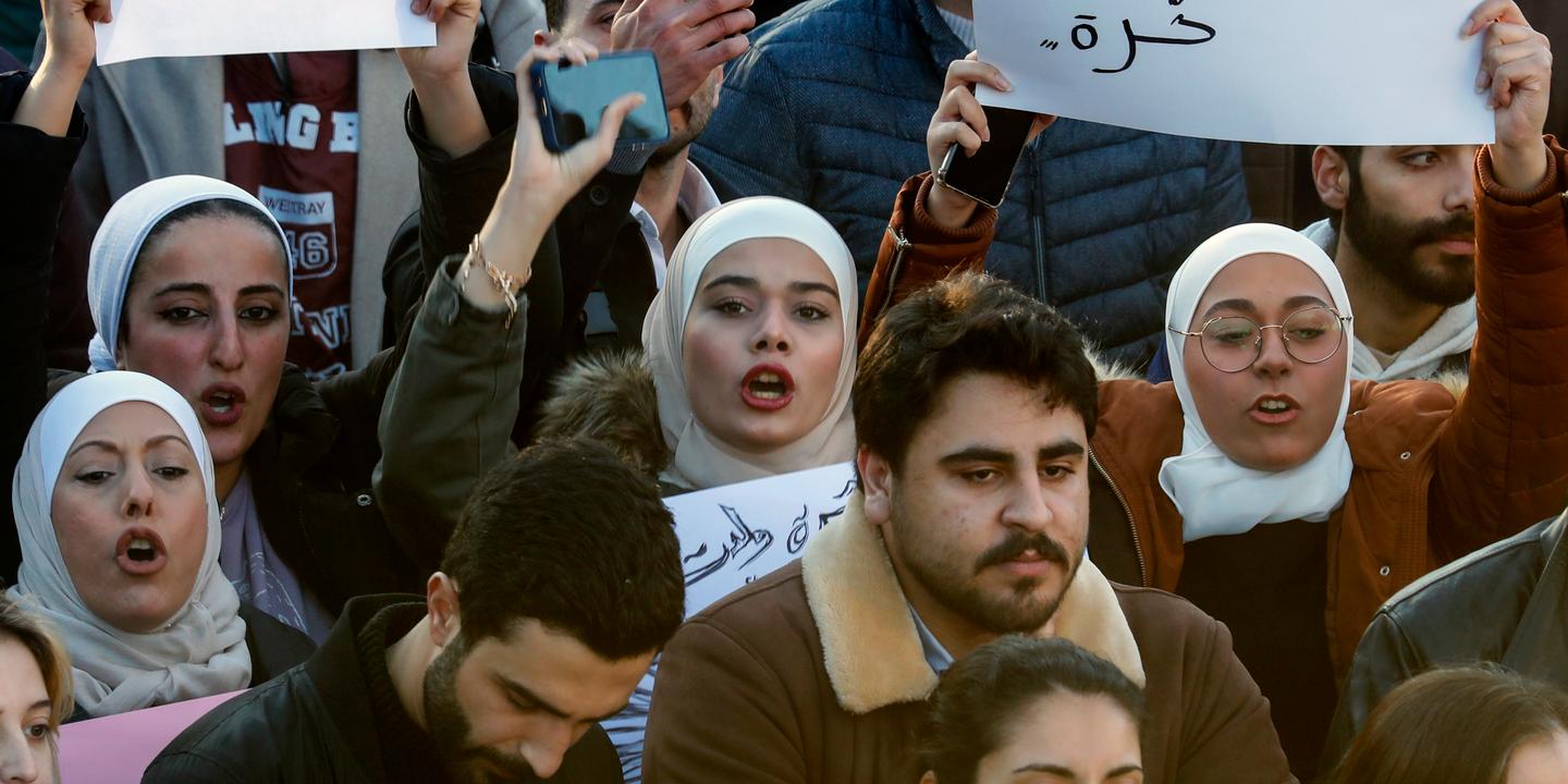 à Damas, des centaines de personnes manifestent pour la démocratie et les droits des femmes