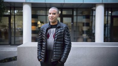 « Chez nous, il y a encore beaucoup de journalistes en prison » : Walid Bourouis, journaliste contraint à l’exil pour avoir révélé le népotisme en Tunisie