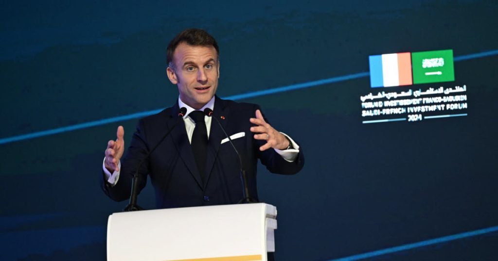 Macron écarte les appels à la démission